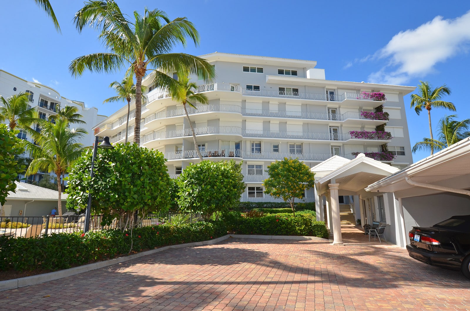 Just Listed In La Tour Rivage Moorings Naples Florida! inception-app-prod/OGFmMjJhZjktODNiYS00ZTQyLWI5MDAtNDMzYzM0ZmY1Nzg3/content/2016/11/Moorings Homes For Sale Badger Ext-2.jpg