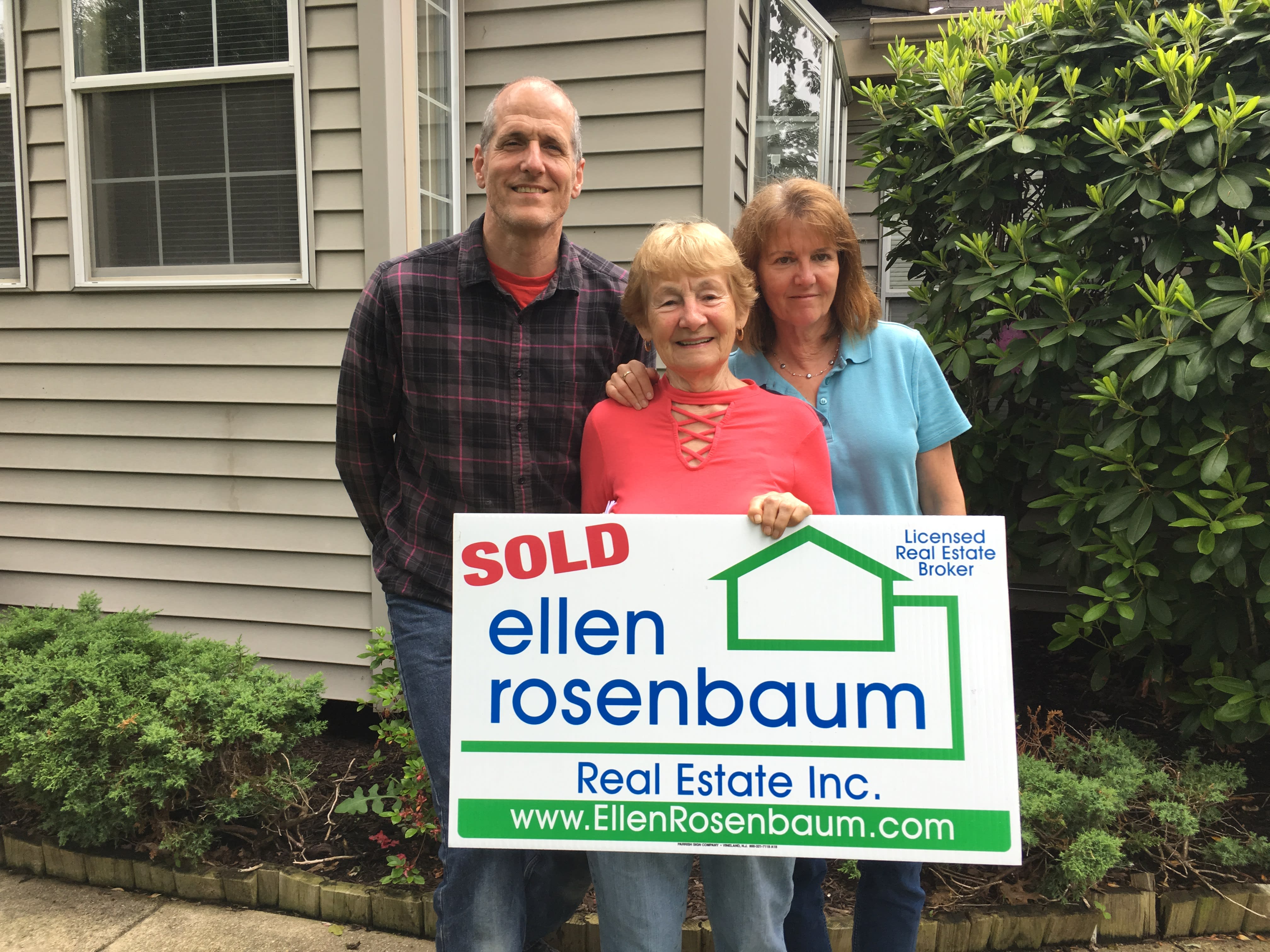 inception-app-prod/OGM4ZjU2NTgtYzE2Ni00NzVjLWJmMTctZTQyYmU0MjIxZTM0/content/2018/06/11B Hillsborough Photo w Owner-2.JPG