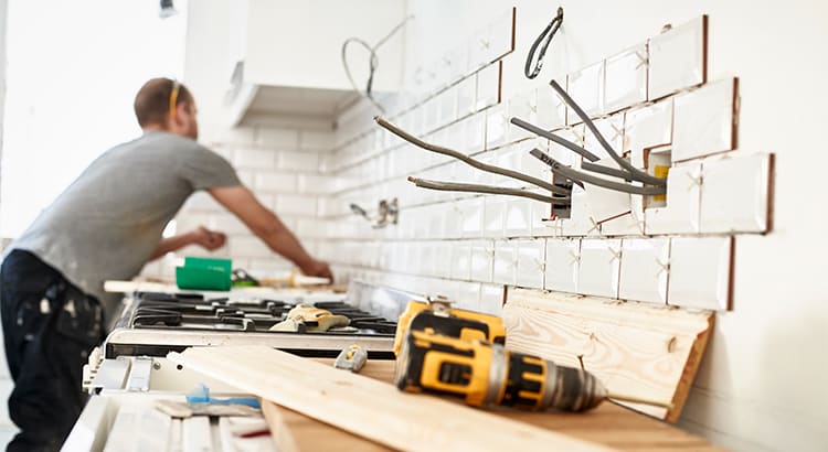 Should You Fix Your House Up or Sell Now? inception-app-prod/OGU0MjQ4NjMtYzFmNC00NzQyLTljZmUtZjc3Y2YwZGJmNmFi/content/2019/09/20190924-share-kcm.jpg