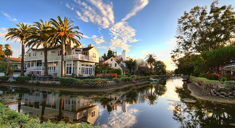 What To Do with Your Vacation Home as Summer Ends inception-app-prod/OGU0MjQ4NjMtYzFmNC00NzQyLTljZmUtZjc3Y2YwZGJmNmFi/content/2021/08/20210824-KCM-Share.jpg