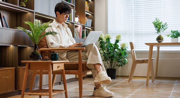 How Remote Work Expands Your Homebuying Horizons inception-app-prod/OGU0MjQ4NjMtYzFmNC00NzQyLTljZmUtZjc3Y2YwZGJmNmFi/content/2023/07/7ce0df755090692c581cfe2daad386708716521b.jpg