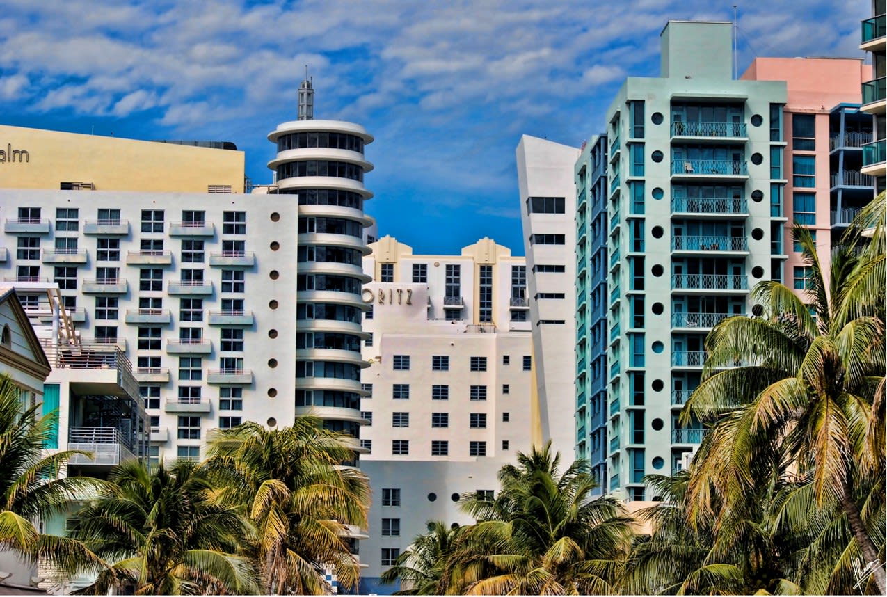1500 Ocean Drive inception-app-prod/OGUwMjJmNzItMjI1MC00MGM3LWEwNjYtYmI1YmYwZTM2NjAy/content/2018/02/1500 Ocean Dr - Michael Graves Building-2.jpg