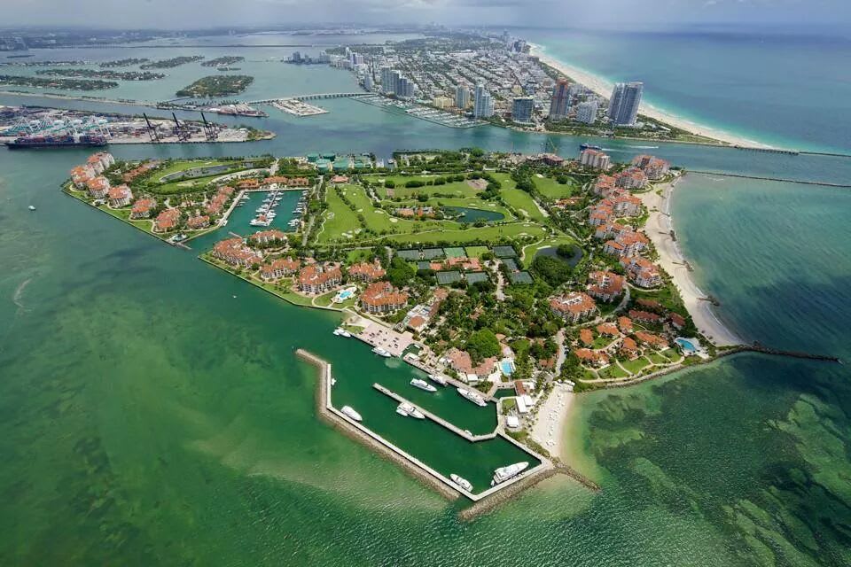 inception-app-prod/OGUwMjJmNzItMjI1MC00MGM3LWEwNjYtYmI1YmYwZTM2NjAy/content/2019/06/Fisher Island Miami-2.jpeg