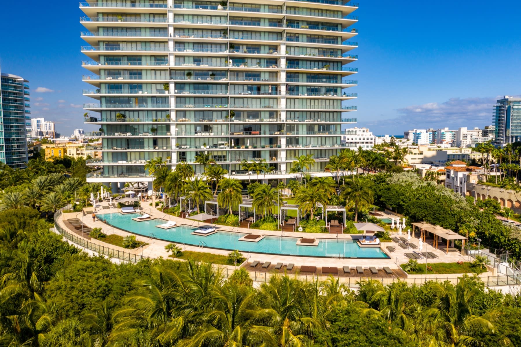 APOGEE inception-app-prod/OGUwMjJmNzItMjI1MC00MGM3LWEwNjYtYmI1YmYwZTM2NjAy/content/2021/01/apogeesouthbeachmiami.jpg