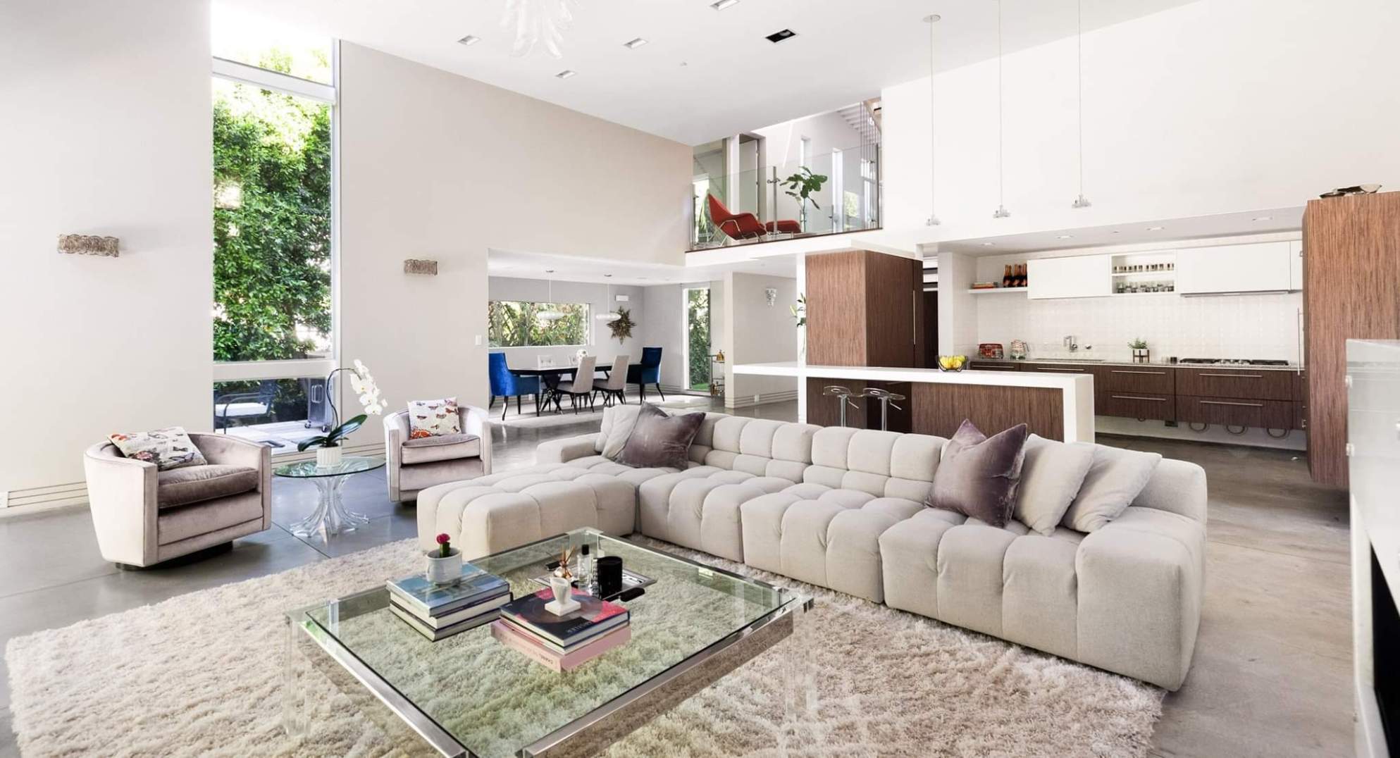 Short-Term Rental Properties inception-app-prod/OGUwMjJmNzItMjI1MC00MGM3LWEwNjYtYmI1YmYwZTM2NjAy/content/2021/05/charlestonstrshorttermrentalpropertiesforsale%281%29.jpg