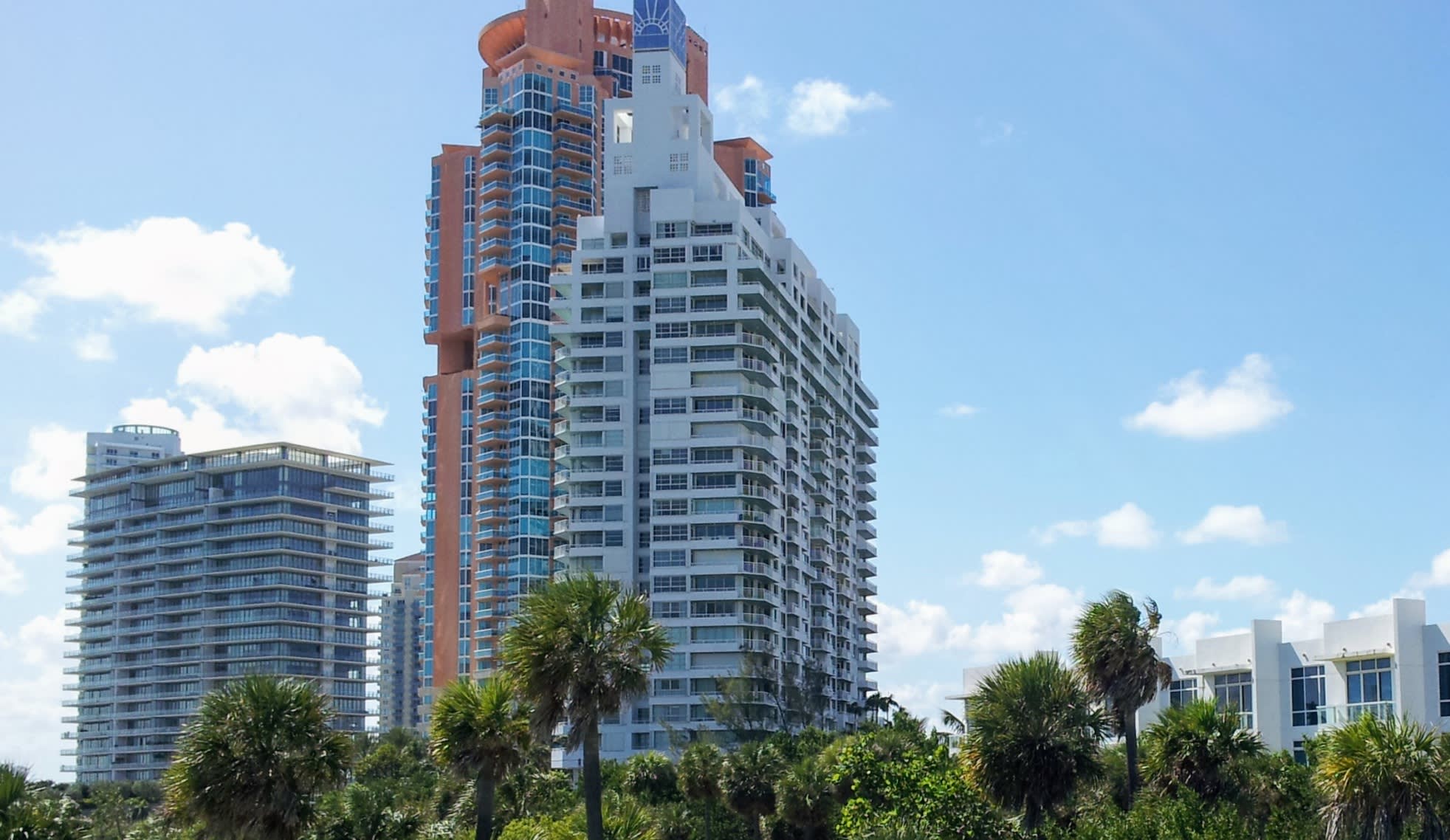 South Pointe Towers inception-app-prod/OGUwMjJmNzItMjI1MC00MGM3LWEwNjYtYmI1YmYwZTM2NjAy/content/2022/05/84c3bc16483ff0d34d2109a60f188081811161b1.jpg
