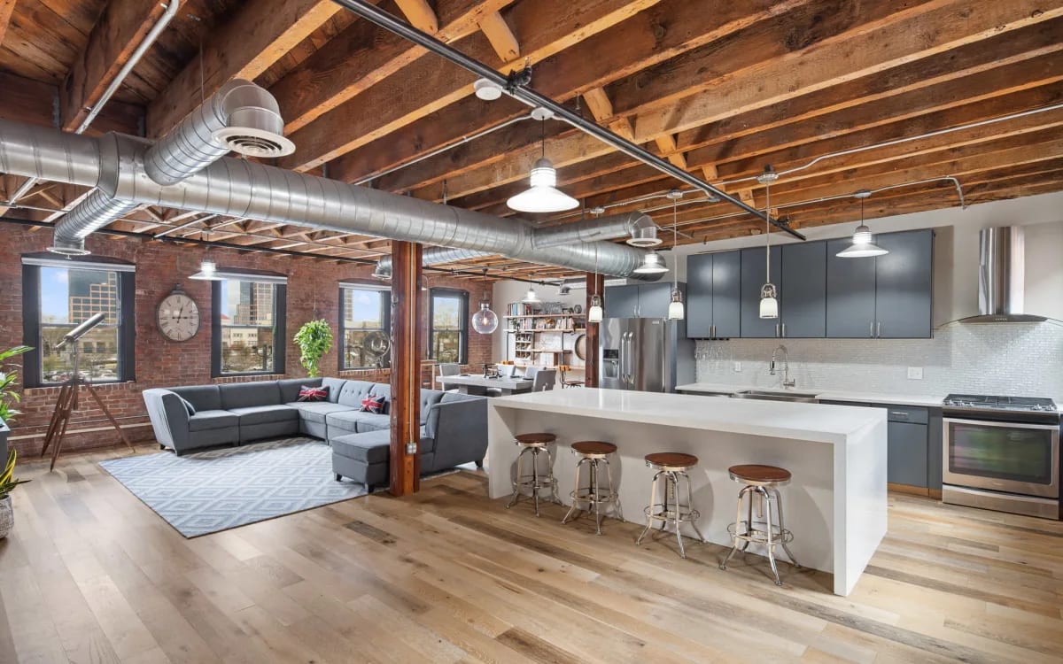 URBAN LOFTS inception-app-prod/OGVkM2VhMDQtNTdiMy00OGFiLWIyZTQtZTMxNzk3OWRkMGNh/content/2023/01/603eec487f94b8b7e5de59c809ed3f381d366145.webp