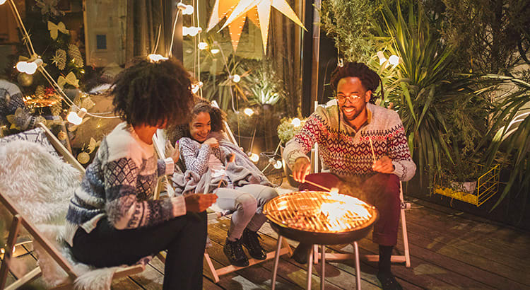 The Holidays Aren’t Stopping Homebuyers This Year inception-app-prod/OTE4YTgwNTEtZDUyZC00ZTYzLTgxZjUtZDAxOWI5ZmJmYjAx/content/2020/12/20201215-kcm-share-4.jpg