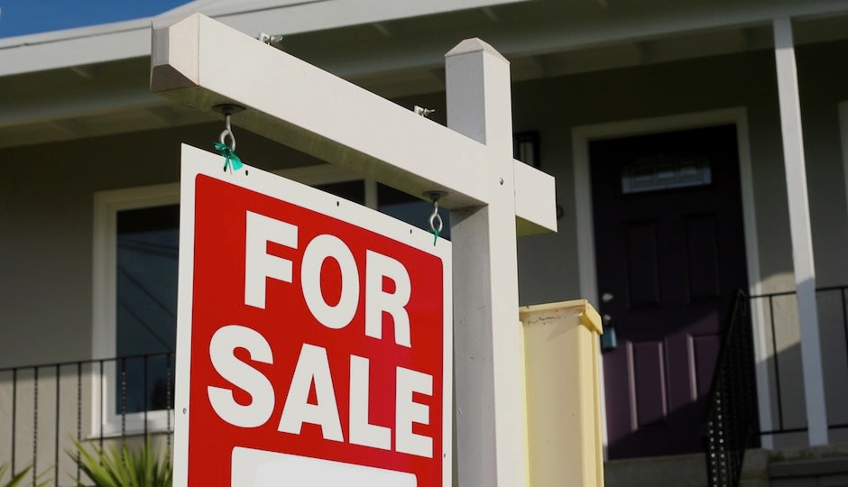 The right listing price can be the difference between a quick home sale and a long slog inception-app-prod/OTFhNDQ0ODYtNjhkNy00ODgwLThiMmMtZjM4Mzk0ZDA1OTVh/content/2019/05/home-for-sale-2.jpg