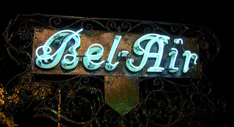 Bel Air - Holmby Hills inception-app-prod/OTM1OWRmNGItYmUxZS00MzYzLTgwOWYtZDYwNDY5ZmIyZTgz/content/2016/05/bel_air_neon_sign_at_sunset_blvd_750.jpg
