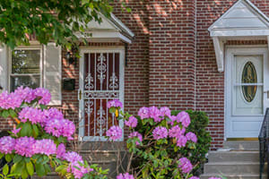 inception-app-prod/OTQwMjE4M2YtZmYzOS00YTlkLWFiOWEtZjRkM2VlN2ZjYmRm/content/2019/03/Homeowner Spring Philadelphia.jpg