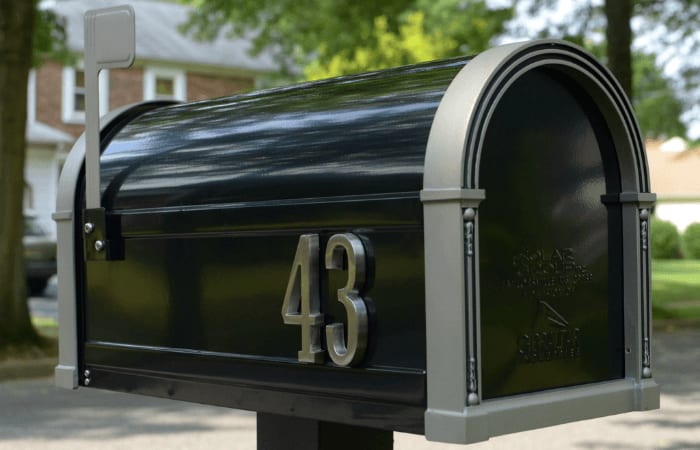 Master Mailbox Curb Appeal inception-app-prod/OTQwMjE4M2YtZmYzOS00YTlkLWFiOWEtZjRkM2VlN2ZjYmRm/content/2019/09/mailbox-curb-appeal-post.png
