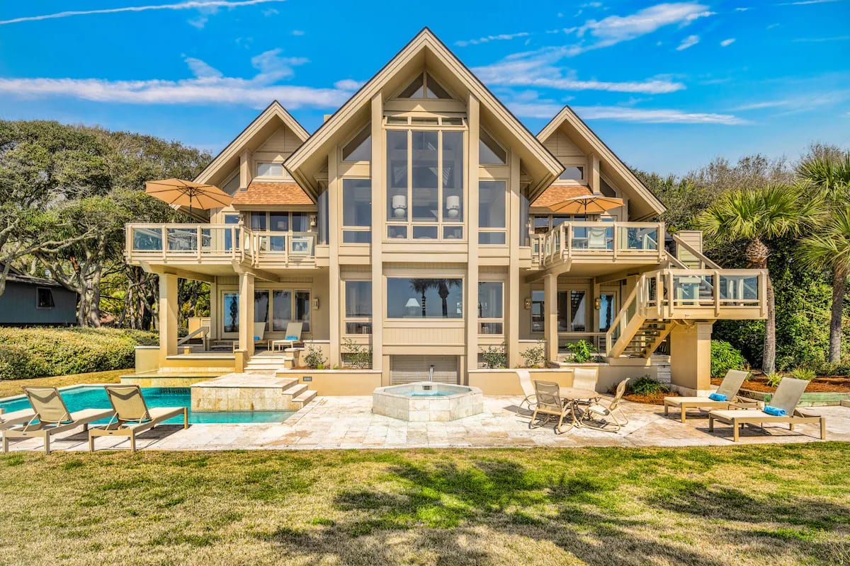 How to Start an Airbnb on Hilton Head Island inception-app-prod/OTUyMjg2NTYtMGNmZC00NmE2LWIxYzAtMzBkMDk3ZjRjZmVi/content/2025/01/59d6dd9ca320e4877cec61c0f296c6b3a587926f.webp
