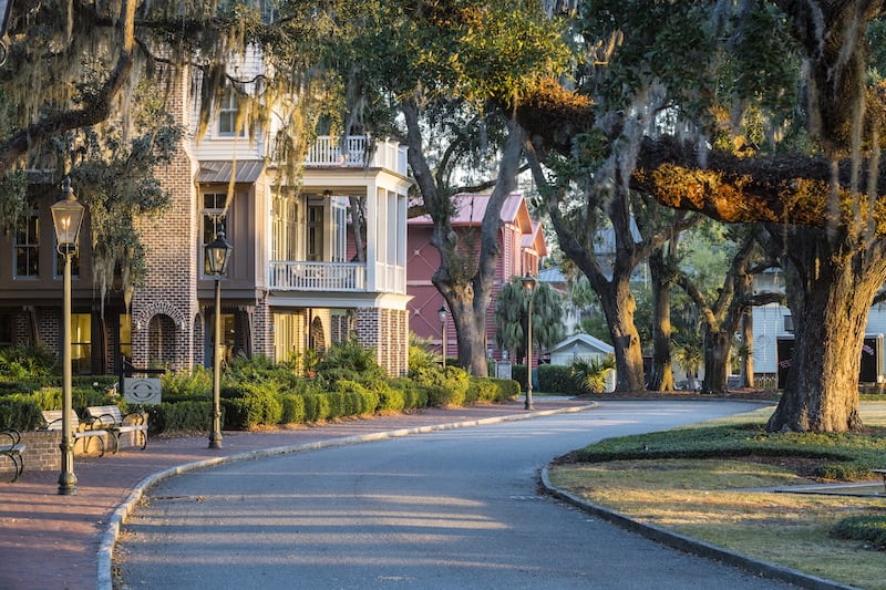 The Luxury Real Estate Market in Bluffton, South Carolina: A Comprehensive Guide inception-app-prod/OTUyMjg2NTYtMGNmZC00NmE2LWIxYzAtMzBkMDk3ZjRjZmVi/content/2025/02/fd5a3e969b8d5f6b3248b358b9e737b0e809d534.jpg