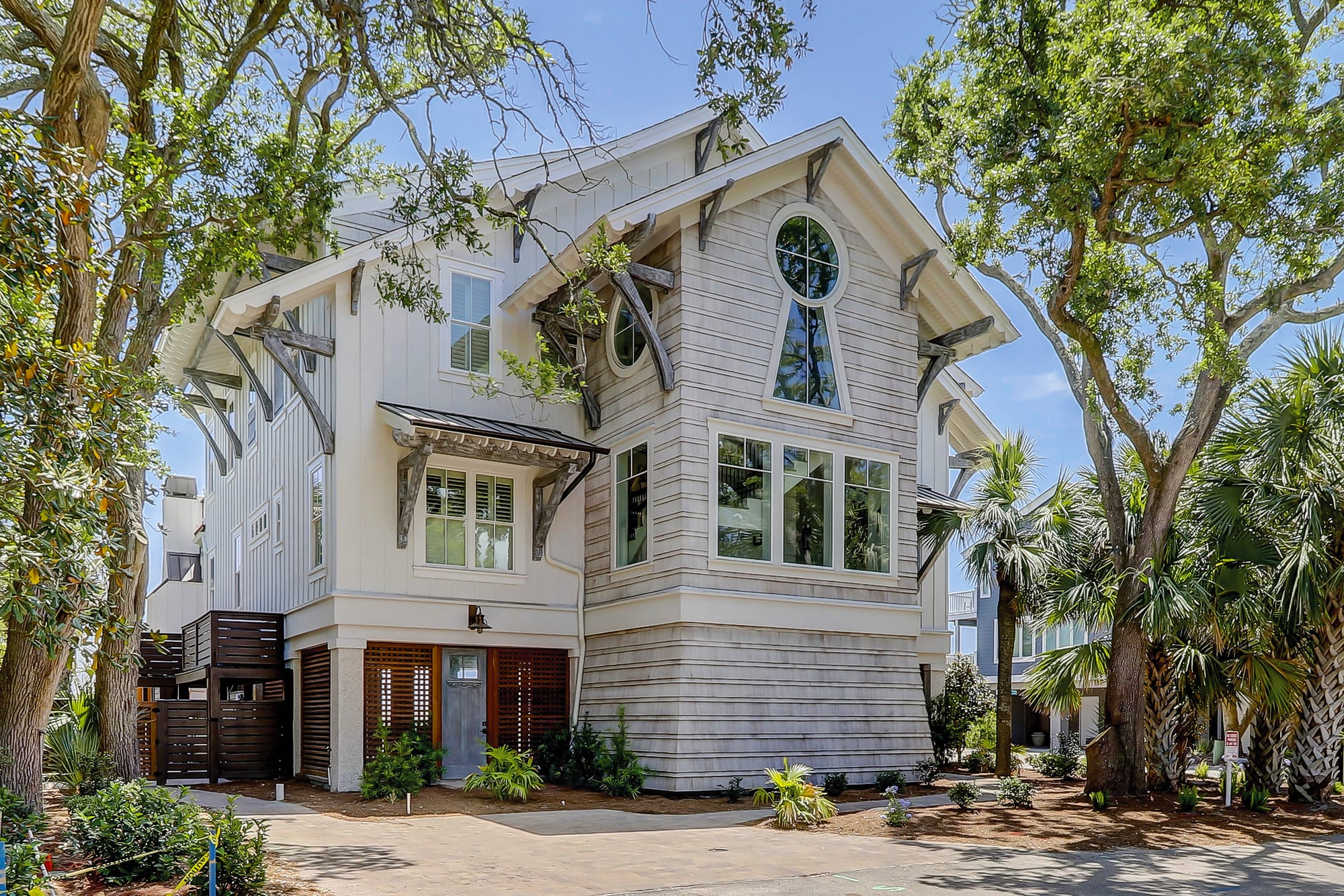 A Complete Guide to Buying Oceanfront Properties on Hilton Head Island inception-app-prod/OTUyMjg2NTYtMGNmZC00NmE2LWIxYzAtMzBkMDk3ZjRjZmVi/content/2025/05/ee07ee9d9d457463d54f1fba3a8879ad88c1e56c.jpg