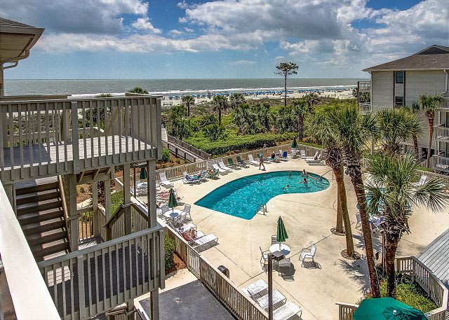 The Breakers Condos on Hilton Head Island: Oceanfront Charm in the Heart of Coligny inception-app-prod/OTUyMjg2NTYtMGNmZC00NmE2LWIxYzAtMzBkMDk3ZjRjZmVi/content/2025/05/fd48d986d315aa66f15915bb605a5b2e1108f406.jpg