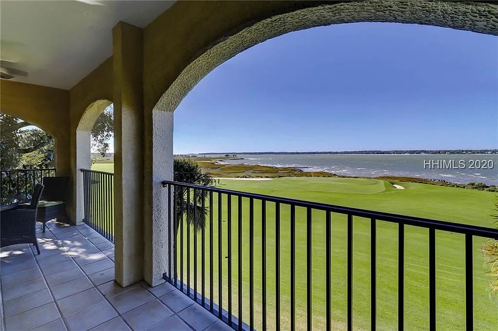 Sold: 51 Lighthouse Lane #1048 - A Rare Sea Pines Gem Overlooking Harbour Town Golf Links inception-app-prod/OTUyMjg2NTYtMGNmZC00NmE2LWIxYzAtMzBkMDk3ZjRjZmVi/content/2026/01/26d502e16ade9a9b3e7d0e6349a8c9534fde717f.webp