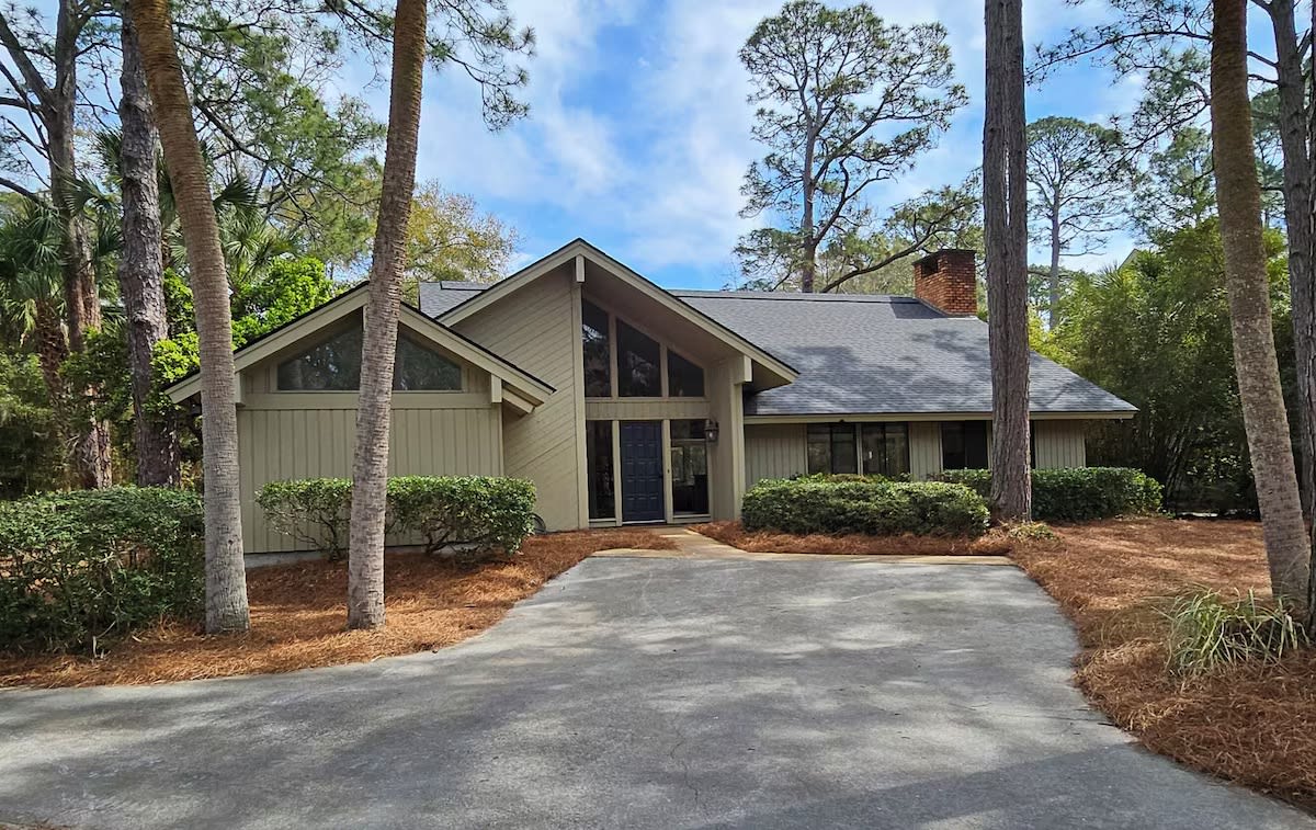 4 Sprunt Pond Sold in Sea Pines - From Great Deal to Stunning Short Term Rental Investment inception-app-prod/OTUyMjg2NTYtMGNmZC00NmE2LWIxYzAtMzBkMDk3ZjRjZmVi/content/2026/01/74ee551851df4afbfeefc629a152151c3855fb64.jpeg