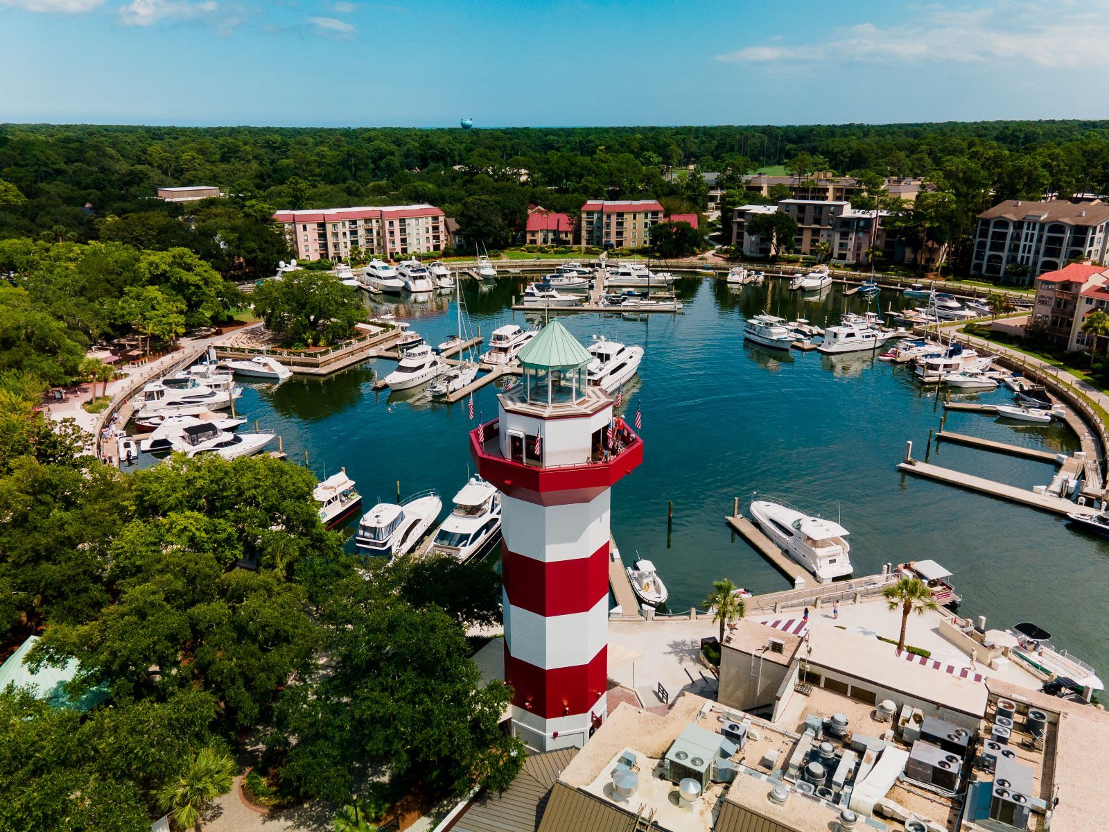 Best Dive Bars & Local Nightlife on Hilton Head Island - Your Guide to Laid-Back Bars and Late Nights inception-app-prod/OTUyMjg2NTYtMGNmZC00NmE2LWIxYzAtMzBkMDk3ZjRjZmVi/content/2026/01/876cec1c96bd6467b97126263a386176fa6db573.jpg