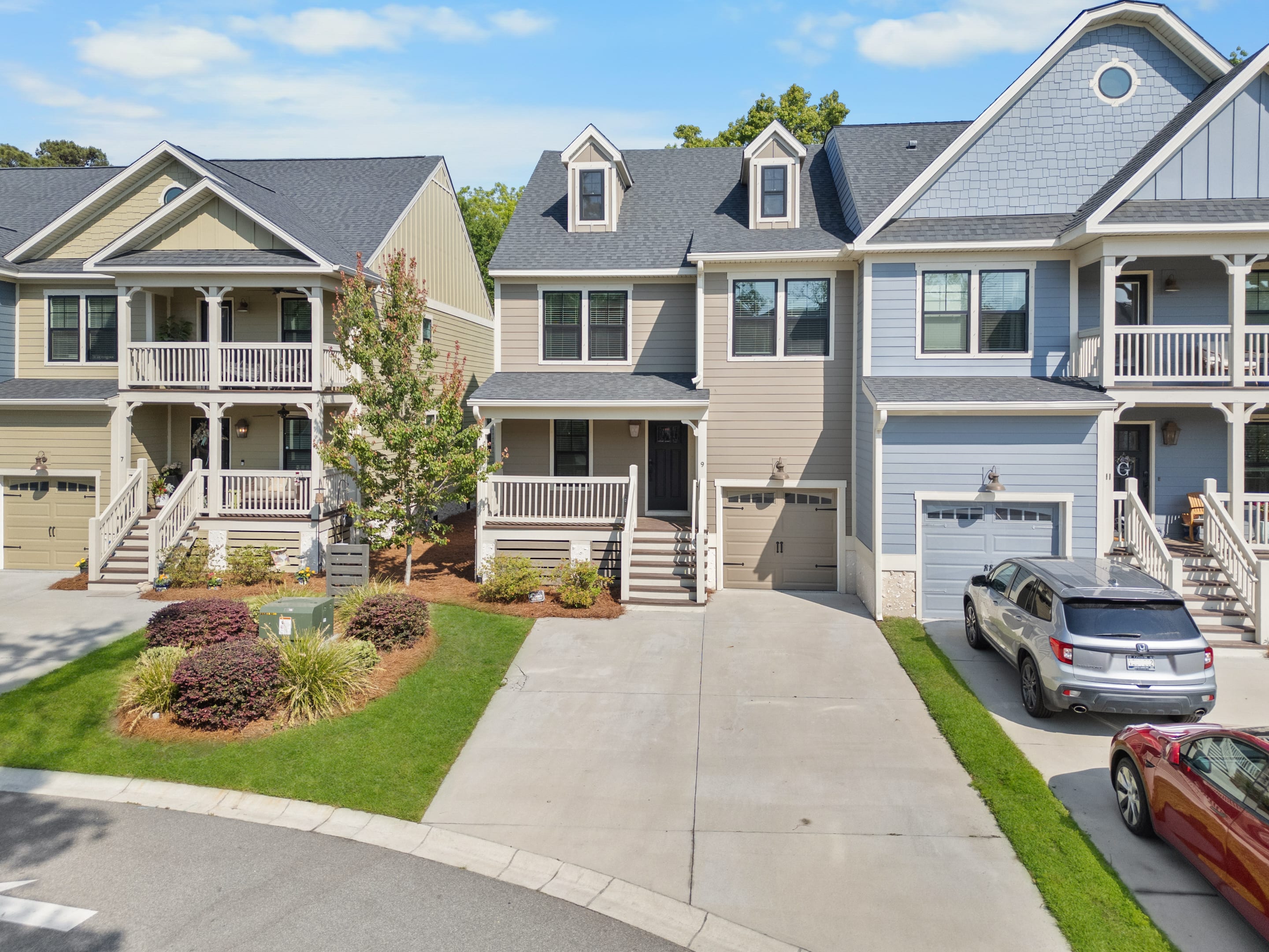 Just Listed! 9 Old Stoney Lane: A Modern 2023 Townhome in the Heart of Hilton Head Island inception-app-prod/OTUyMjg2NTYtMGNmZC00NmE2LWIxYzAtMzBkMDk3ZjRjZmVi/content/2026/04/40f3e386a646e5b52f4669ccc6c2aef792de9485.jpg