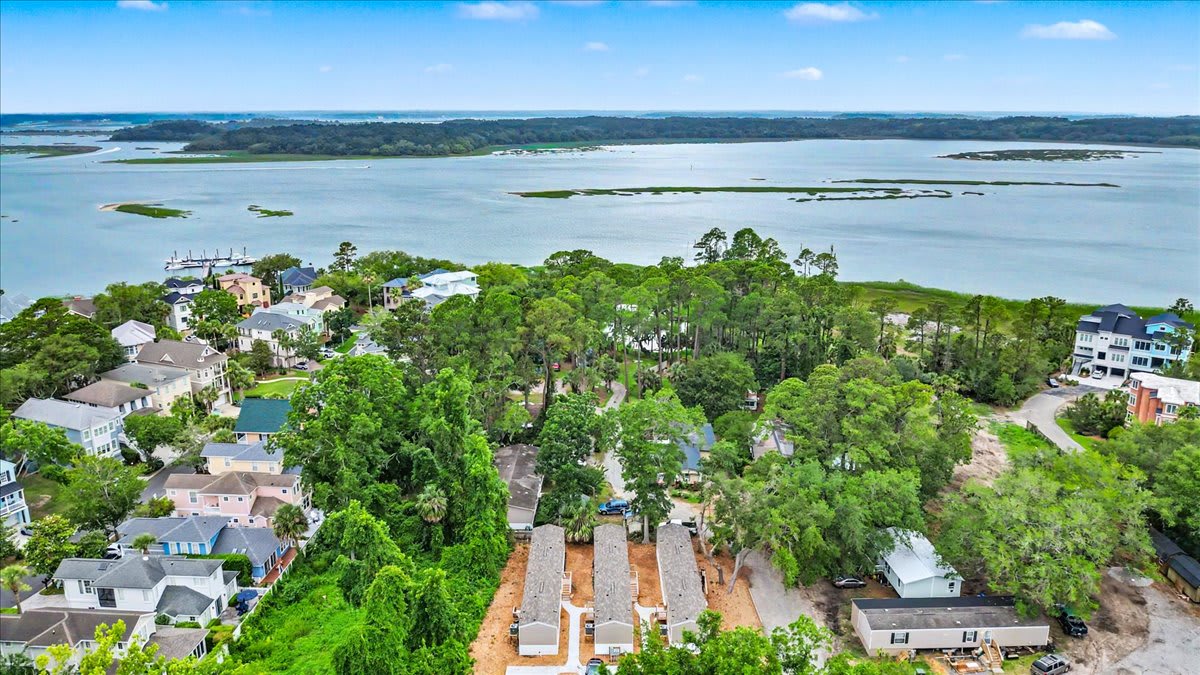 Just Listed! 110, 120, and 130 Red Fox Manor on Hilton Head Island inception-app-prod/OTUyMjg2NTYtMGNmZC00NmE2LWIxYzAtMzBkMDk3ZjRjZmVi/content/2026/06/7561f153bf7c16a59d83d00fea717624768a35a6.jpg