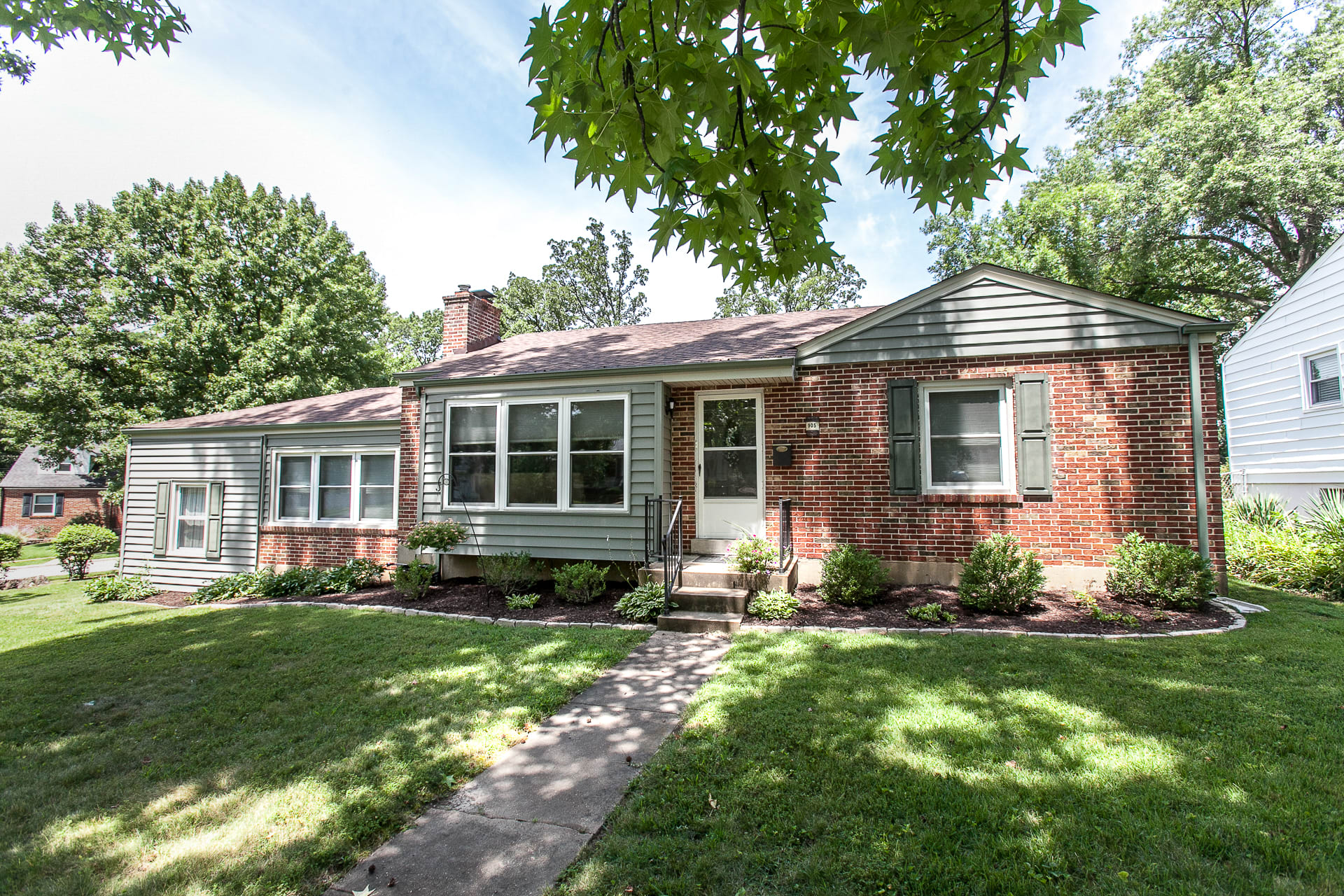 inception-app-prod/OTY0ODMxZjMtZDk1YS00MjM4LWEwNzItNzI3MThhZWYyNzJj/content/2018/07/905 Woodbine Dr-02-2.jpg