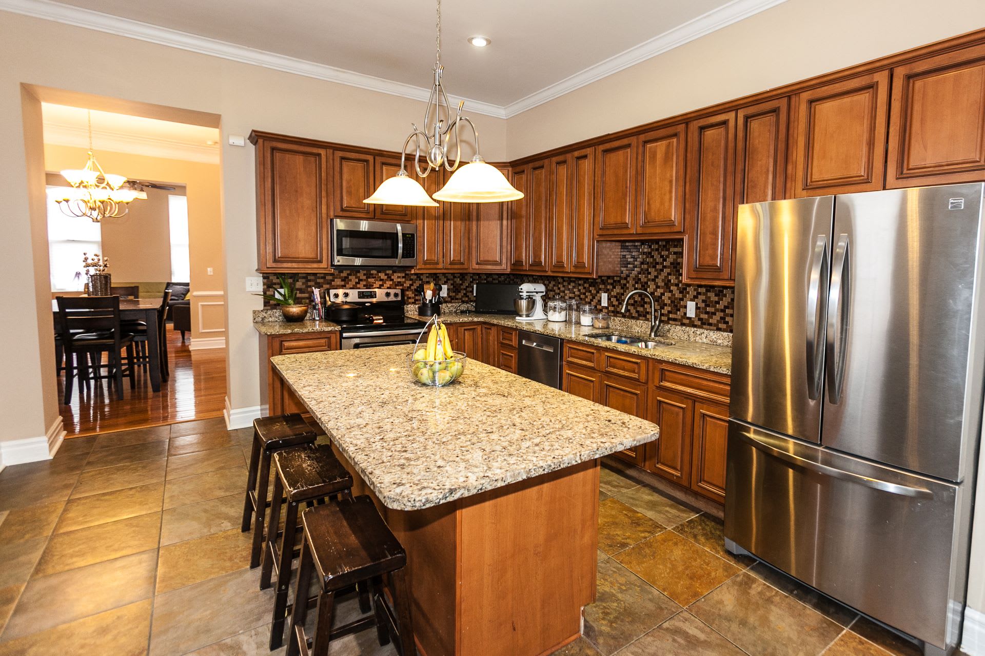 Stunning Cherokee Street District Townhouse inception-app-prod/OTY0ODMxZjMtZDk1YS00MjM4LWEwNzItNzI3MThhZWYyNzJj/content/2019/04/Ohio Kitchen.jpg