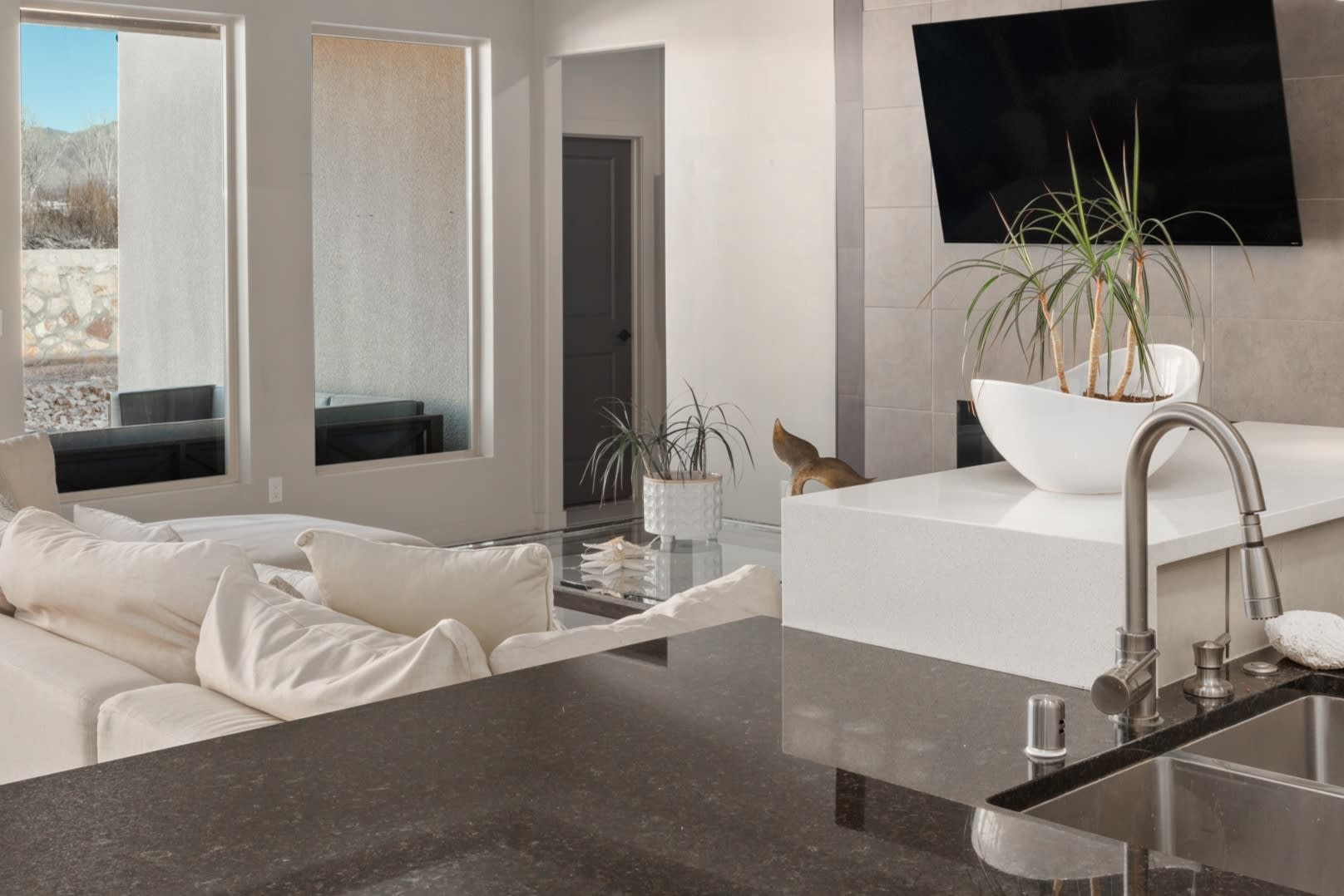 Top 10 Tips for Selling a Home in El Paso inception-app-prod/OTdmMjI5M2ItM2QyNi00NTIzLWIwMjAtNzg5N2Q4YmY1NTYz/content/2024/10/02b7e3b7d7fb05c2dace39da4cdc44df0edabe00.jpg