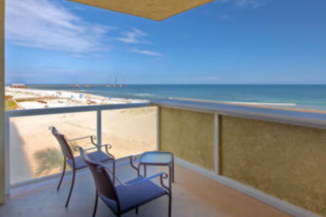 inception-app-prod/OTg3NWIzOGQtOGU3YS00OTY2LTlkNzktZDZmMTNmN2NlMGNl/content/2017/02/Gulf Front patio1.jpg