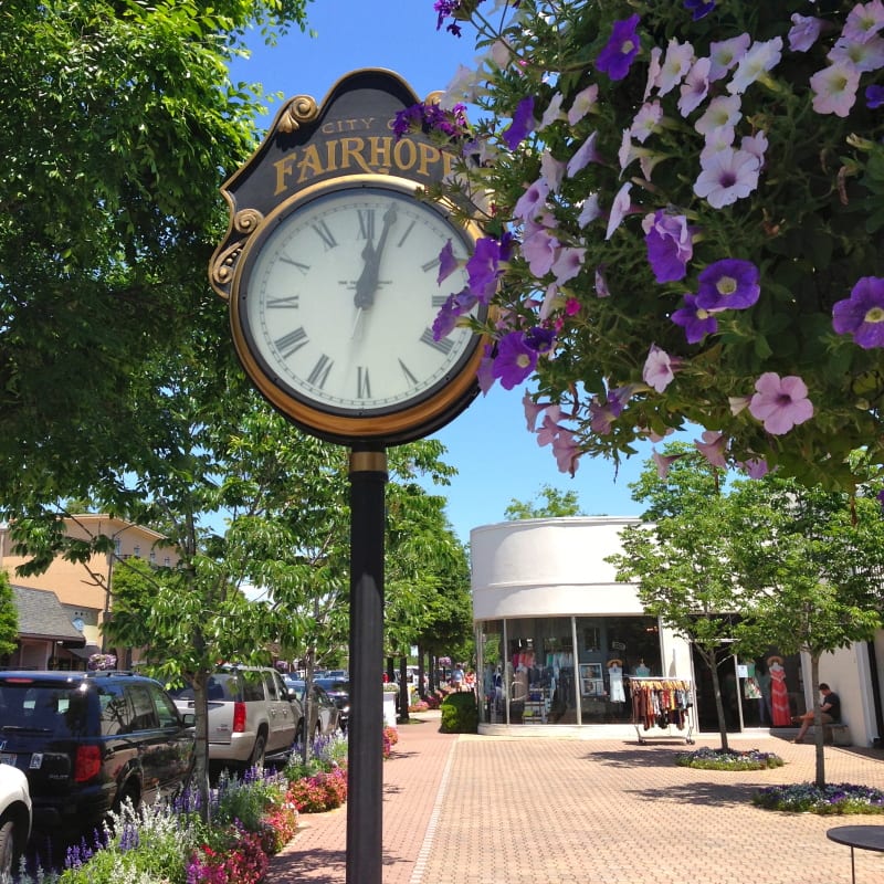 Downtown Fairhope inception-app-prod/OTg3NWIzOGQtOGU3YS00OTY2LTlkNzktZDZmMTNmN2NlMGNl/content/2017/03/fairhope clock-2.jpg