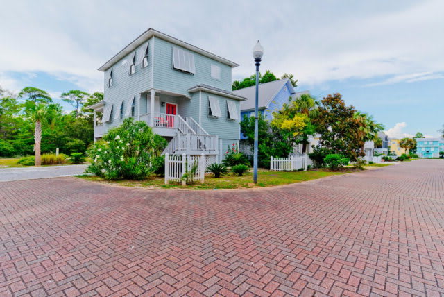 inception-app-prod/OTg3NWIzOGQtOGU3YS00OTY2LTlkNzktZDZmMTNmN2NlMGNl/content/2017/12/bay gardens.jpg