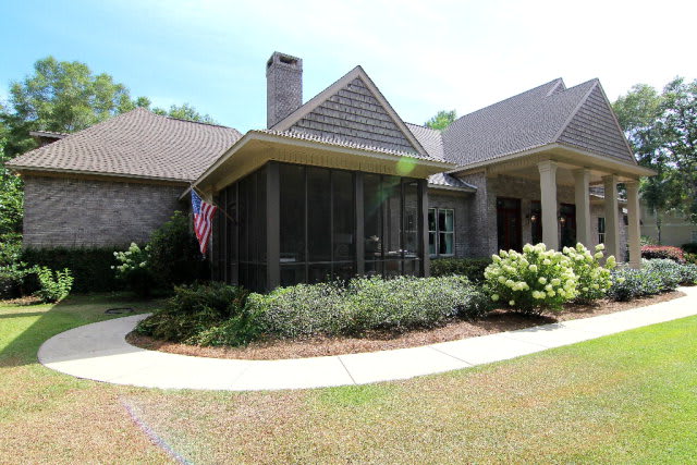 inception-app-prod/OTg3NWIzOGQtOGU3YS00OTY2LTlkNzktZDZmMTNmN2NlMGNl/content/2017/12/point clear woods-2.jpg