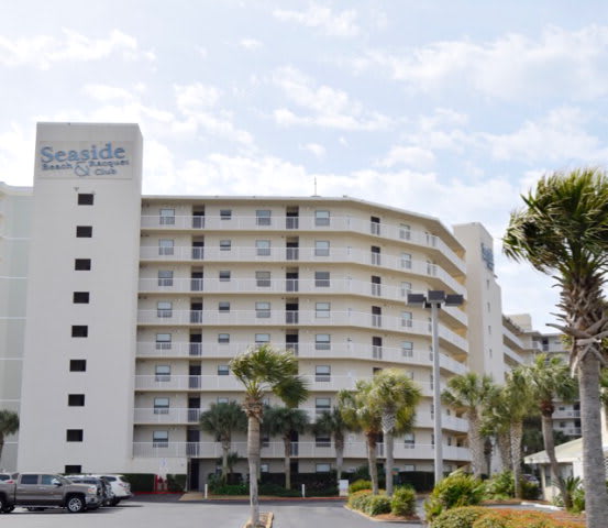 inception-app-prod/OTg3NWIzOGQtOGU3YS00OTY2LTlkNzktZDZmMTNmN2NlMGNl/content/2017/12/seaside beach and racquet-2.jpg