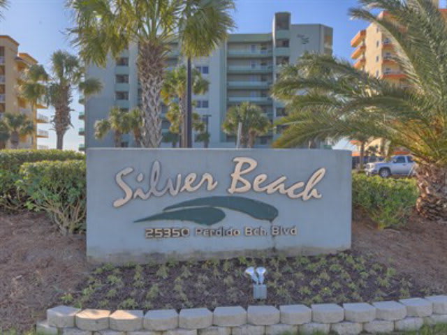 inception-app-prod/OTg3NWIzOGQtOGU3YS00OTY2LTlkNzktZDZmMTNmN2NlMGNl/content/2017/12/silver beach-2.jpg