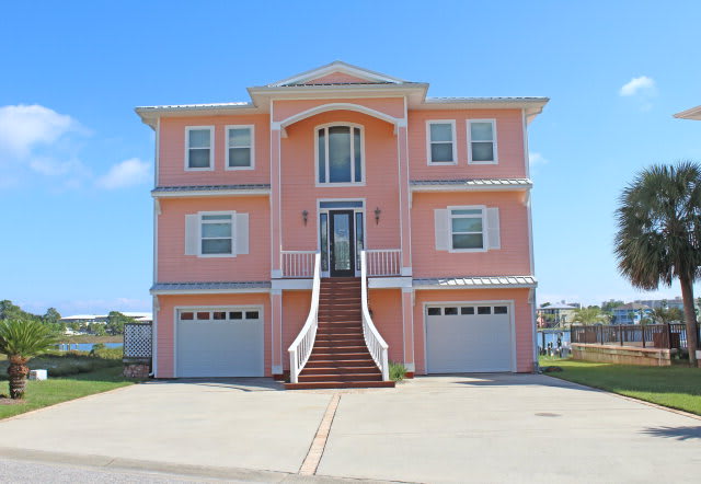 inception-app-prod/OTg3NWIzOGQtOGU3YS00OTY2LTlkNzktZDZmMTNmN2NlMGNl/content/2017/12/terry cove harbor.jpg