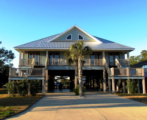 inception-app-prod/OTg3NWIzOGQtOGU3YS00OTY2LTlkNzktZDZmMTNmN2NlMGNl/content/2017/12/venetian isles-3.jpg