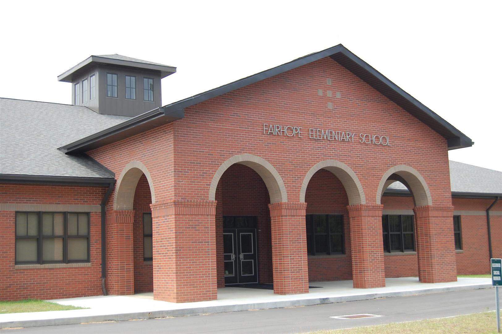 Fairhope Elementary School - Homes for Sale inception-app-prod/OTg3NWIzOGQtOGU3YS00OTY2LTlkNzktZDZmMTNmN2NlMGNl/content/2018/05/Fairhope-Elementary-School-front-view-2.jpg