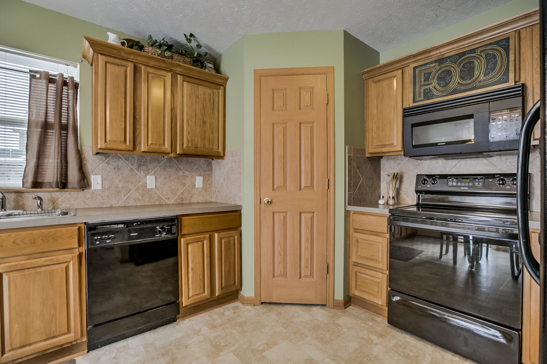 Make The Most Of Your Kitchen Space! 7 Time-tested Organizing Tips inception-app-prod/OWEyYjBmZDEtMDUzOC00OGYwLWEyYTgtODhlMzIyMzU1OTIw/content/2018/04/270871_12.jpg