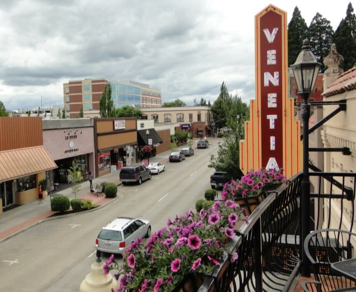 inception-app-prod/OWQxMTllODMtODc5Zi00ZjJjLTg5NTQtMmE1YTdkYWZjMmY5/content/2021/02/downtownhillsboro.jpg