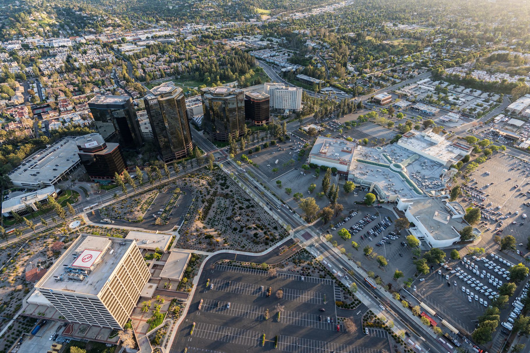 inception-app-prod/OWViMDYyMWItZjYwNy00MDQ4LThiNTQtZmQ3Mzc5MGY5YTdi/content/2018/06/As rents soar in Warner Center%2C LA considers new affordable housing rules for the area PIC-2.jpg