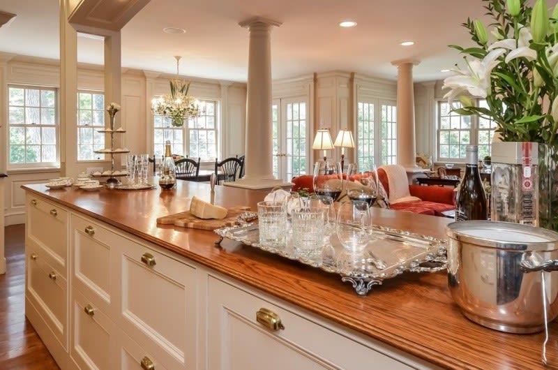 10 Ways to Get Your Kitchen Ready for Thanksgiving inception-app-prod/Y2E2MDRhMjctNjE0Yi00YTgwLWE0MzUtNDZiNGQ4ODRjMDNl/content/2017/11/kitchen turkey day.jpg