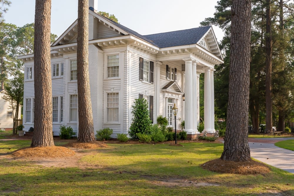 Discover the Timeless Charm of Southern Historic Homes: Architectural Beauty and Preservation Tips inception-app-prod/Y2FmMWMzZmQtOTNjMS00MGE0LThmNWItMTMxNzMzMWQ0MWEw/content/2024/06/eeaa4d5ba84a91ad7f2a54c877fc347b51c27276.jpg