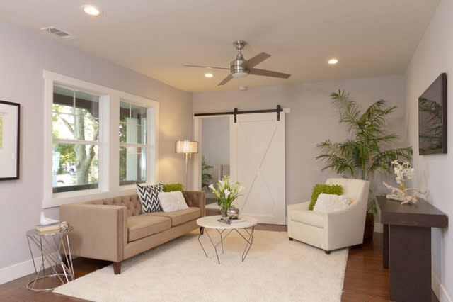 inception-app-prod/Y2I2NWMzYWEtYmM5Zi00NjhkLWExNzYtZTNlNzg1MDBkNjc4/content/2016/04/Barn Door.jpg