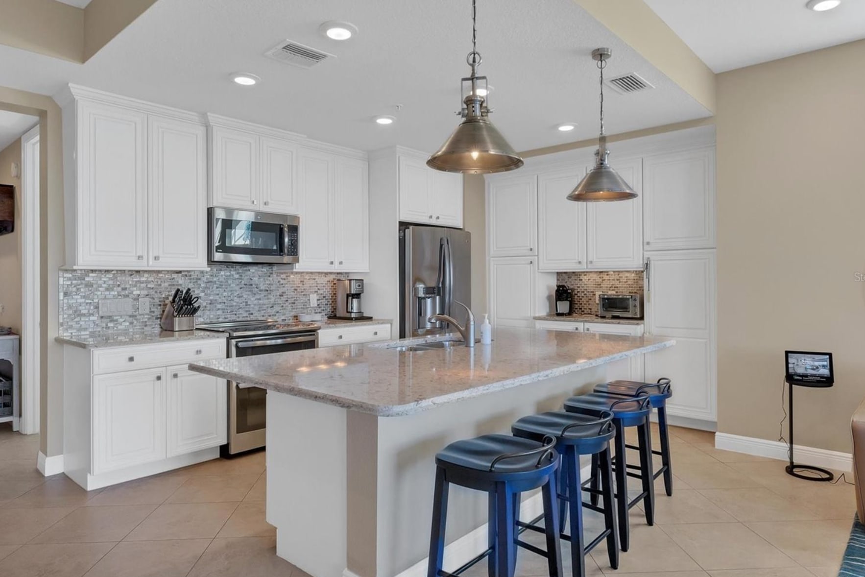 One Particular Harbour and Marina Walk inception-app-prod/Y2MzYzM0NWUtMDdkZC00MTkwLTlhODQtZTJjZTc5ZTVkZDU5/content/2023/05/5bf1c8d20440d633cd23dfd8f55b5f9e1e8acab2.png