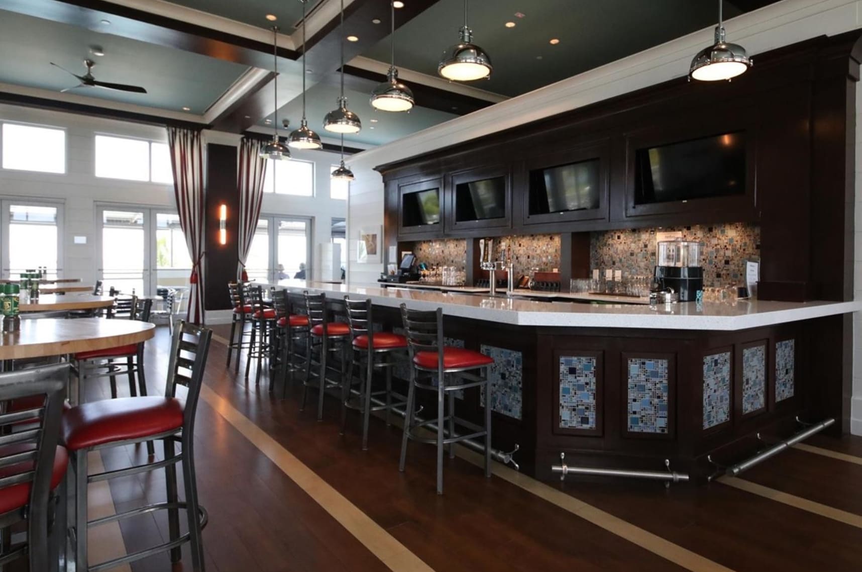 One Particular Harbour and Marina Walk inception-app-prod/Y2MzYzM0NWUtMDdkZC00MTkwLTlhODQtZTJjZTc5ZTVkZDU5/content/2023/05/db114ec6d27f2a9d4088d02249efcb9c16e9a807.png