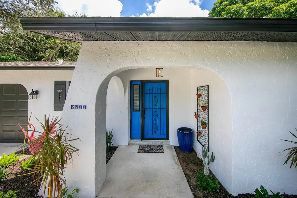 Your Home Away from Home: A Hidden Gem in Bradenton inception-app-prod/Y2MzYzM0NWUtMDdkZC00MTkwLTlhODQtZTJjZTc5ZTVkZDU5/content/2023/10/e97ad0f5324117dd98952a50ed081d7e5e937666.png