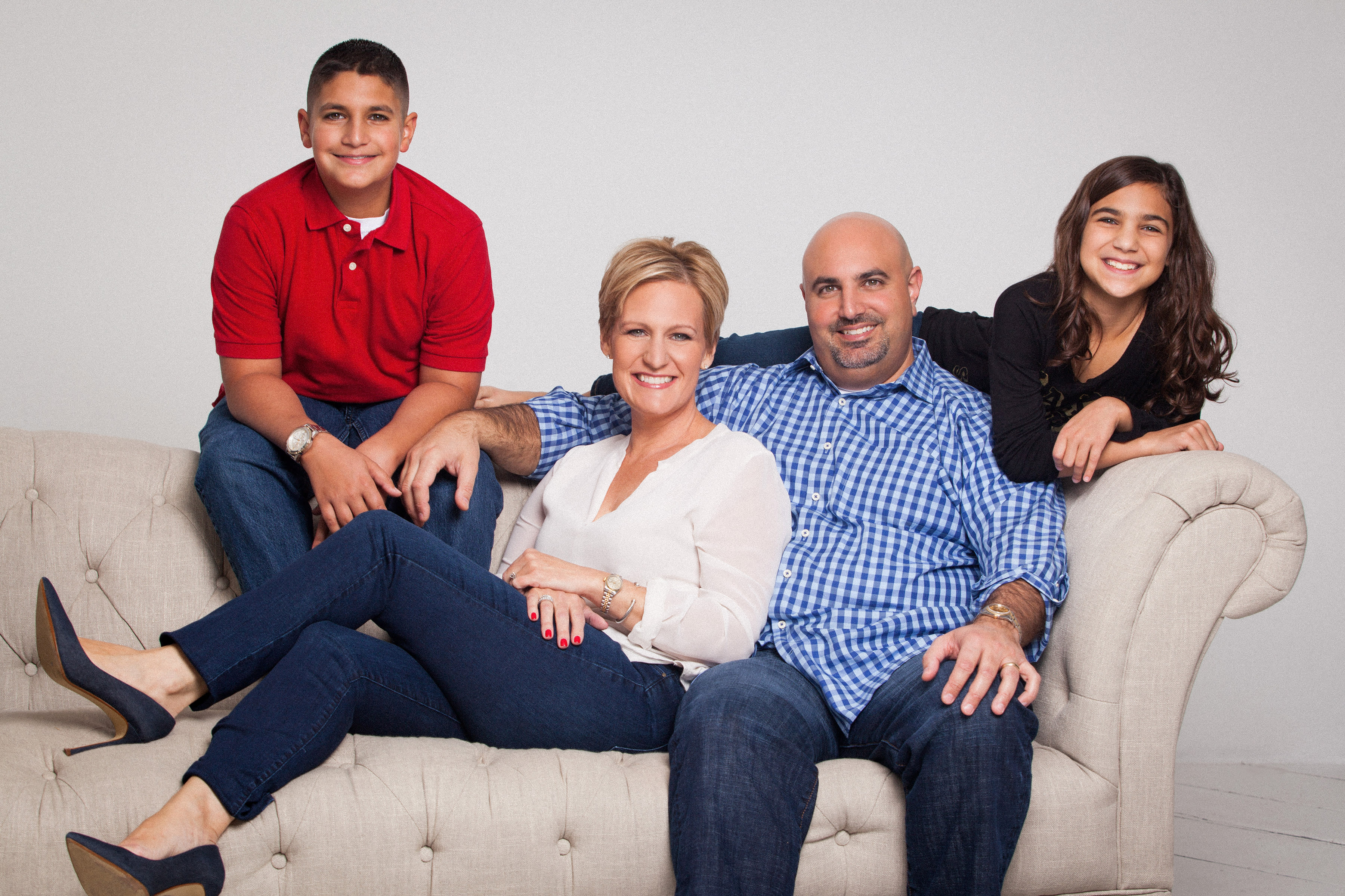 inception-app-prod/Y2NkMjgxYzQtMWMwNy00N2NjLWI2YWYtZTZiMzk5MzY3YWRk%2Fcontent%2F2017%2F04%2FFamily photo 2015-2.jpg