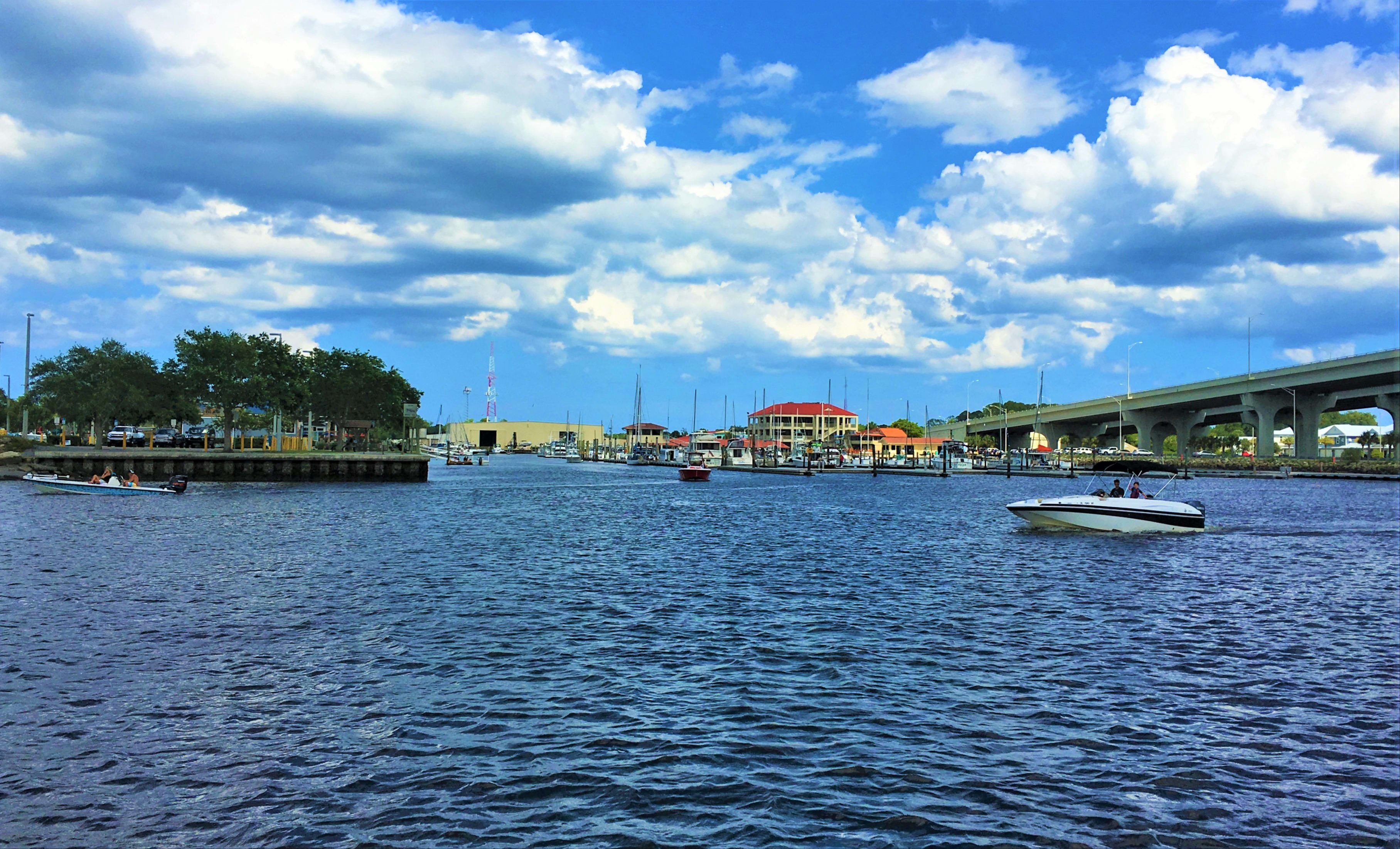 Intracoastal West Homes inception-app-prod/Y2U0OGRlMzYtNzJiMC00ZGFjLTg1MGQtNGVjMTRjZWRlNWUy/content/2020/10/YnVzeWRheW9udGhlaW50cmFjb2FzdGFsd2F0ZXJ3YXlqYWNr.jpg