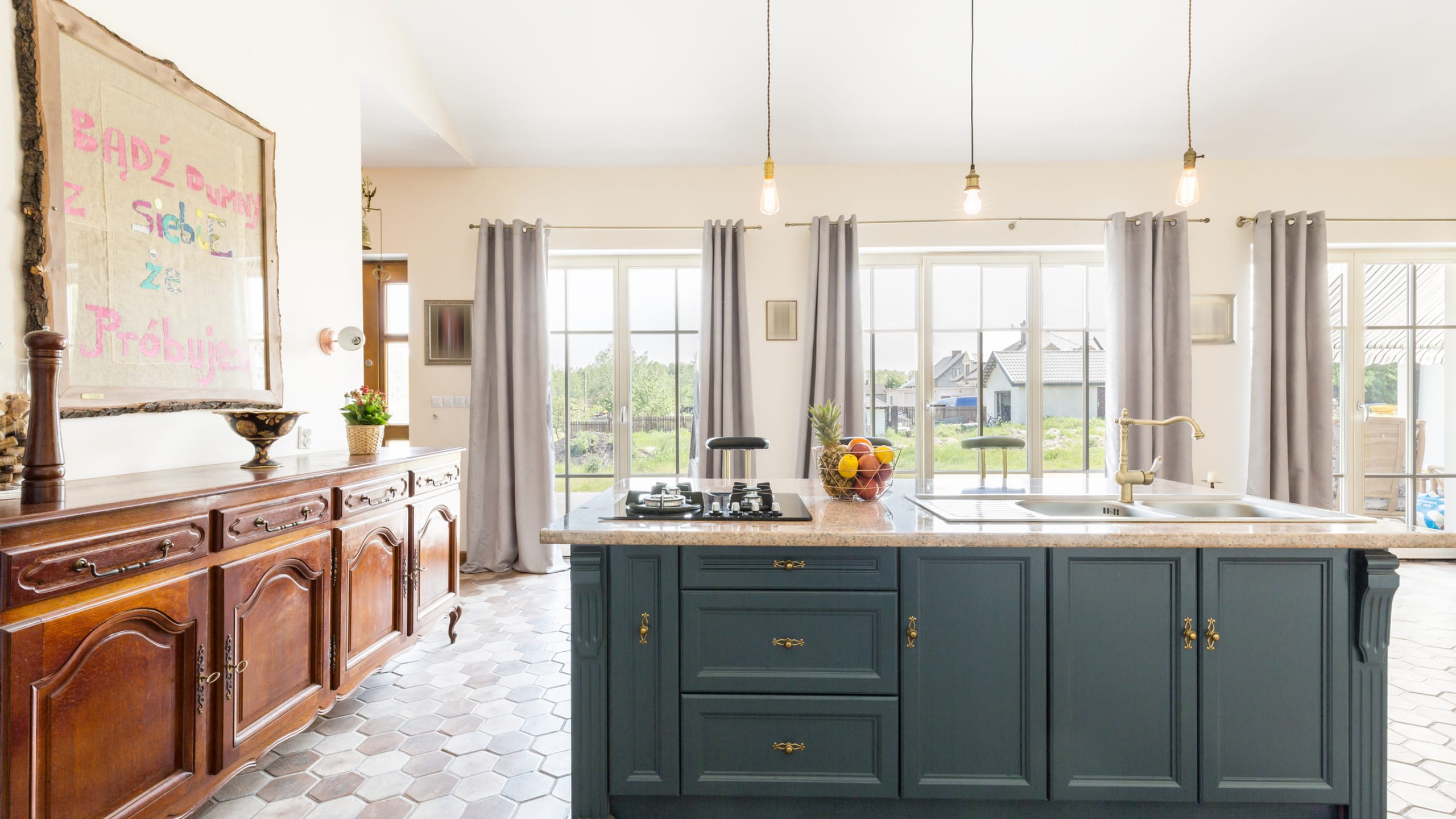 How To Market A Luxury Home inception-app-prod/Y2UwNmExMzYtMGQ2ZS00MGIzLWExYzEtMjBmM2UzMTAwN2Q5/content/2023/04/7da30086daebfb62820dbcc883984809a0950889.png