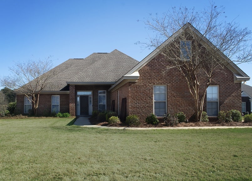 inception-app-prod/YTEzMzBiZDAtNDRjYi00Yzk1LWJkYzItZmEyZmM0MzlmOGJj/content/2019/04/01 front of house small.jpg